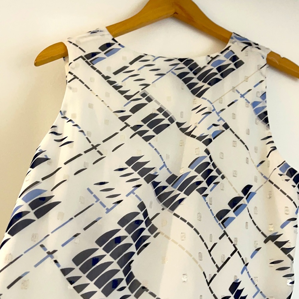 White House Black Market - Picture 7 of 9